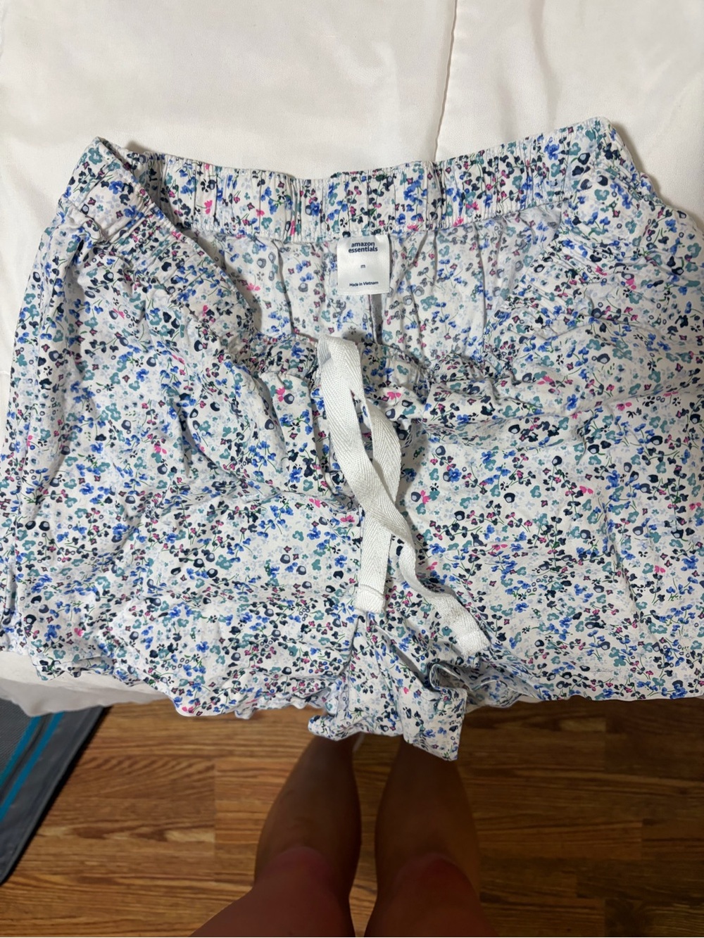 Amazon Essentials Women's Floral Print Drawstring Pajama Shorts - White Multi